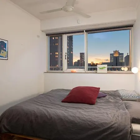 Short Apartment *